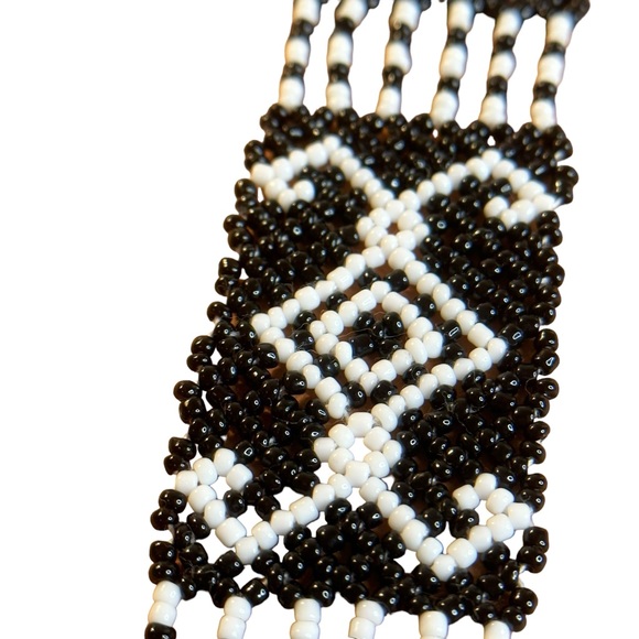 Vintage Native Hand Beaded Black & White Seed Bead Necklace - Picture 4 of 5